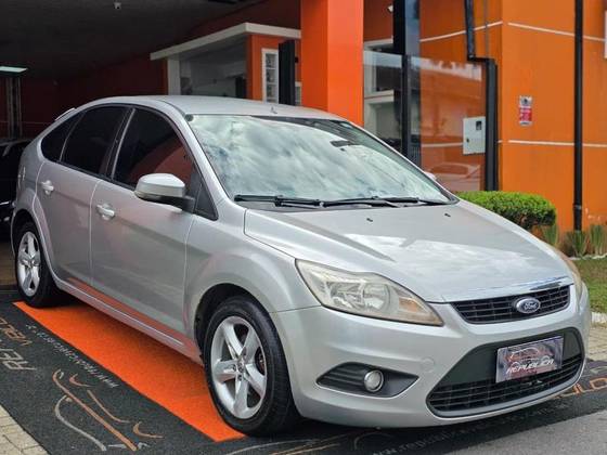 FORD FOCUS 1.6 GL 16V FLEX 4P MANUAL FORD FOCUS 1.6 GL 16V FLEX 4P MANUAL